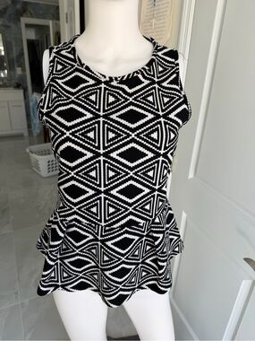Hug Black & White Geometric Peplum  Top
